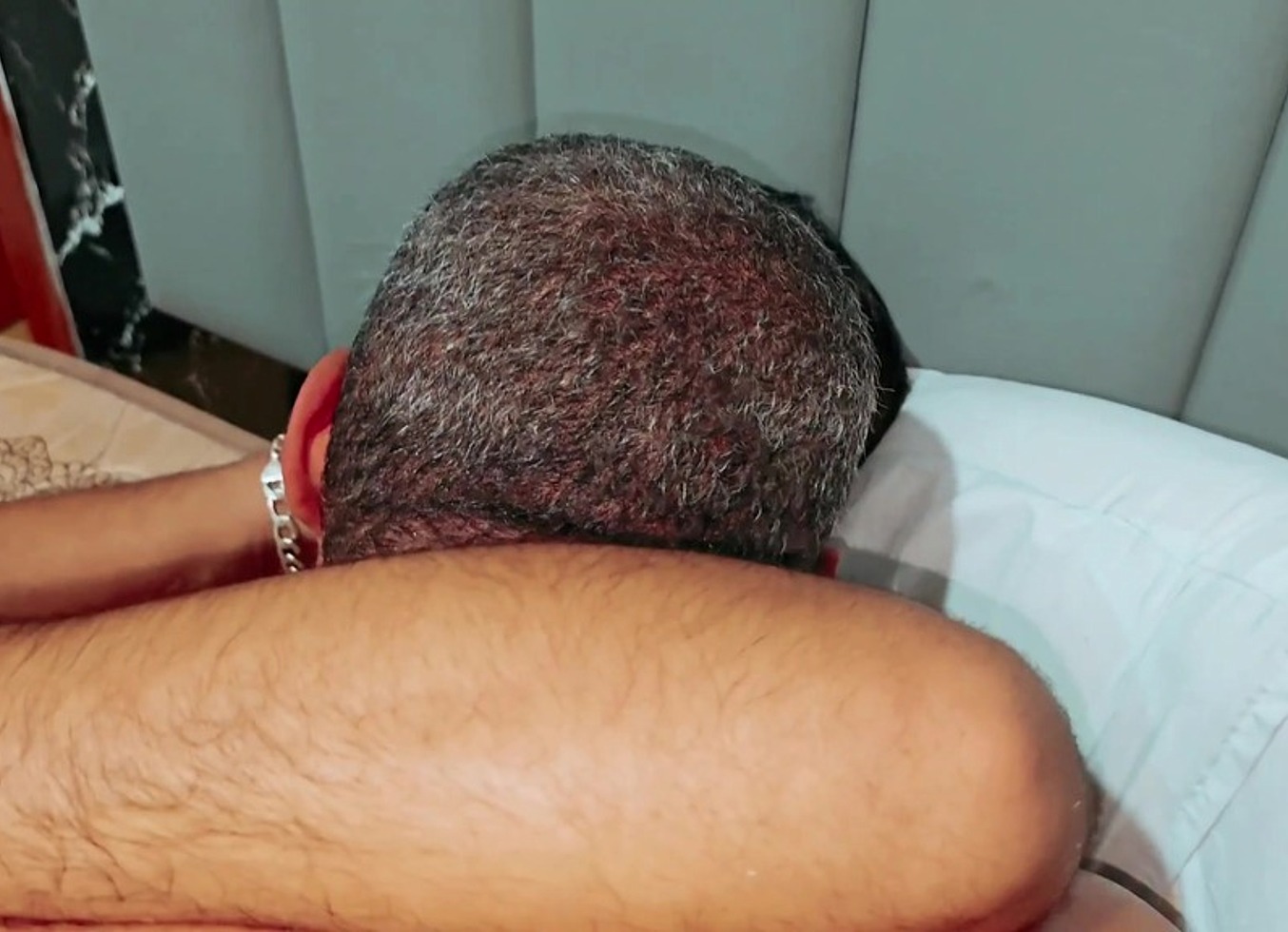 Cafussus Casados Aproveitando A Folga Do Trabalho Na Obra Para Foder Entre Os Amigos - Ep04