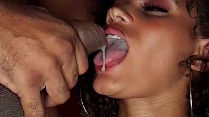 Fudemos na boate Clube 202 na frente dos clientes! Rua Teofilo Otoni N°202 centro do Rio