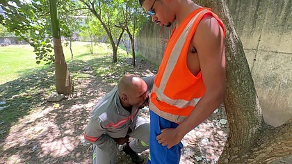 Foram pegos pelas cameras em pleno dia do trabalho, na maior putaria no canteiro de obras.