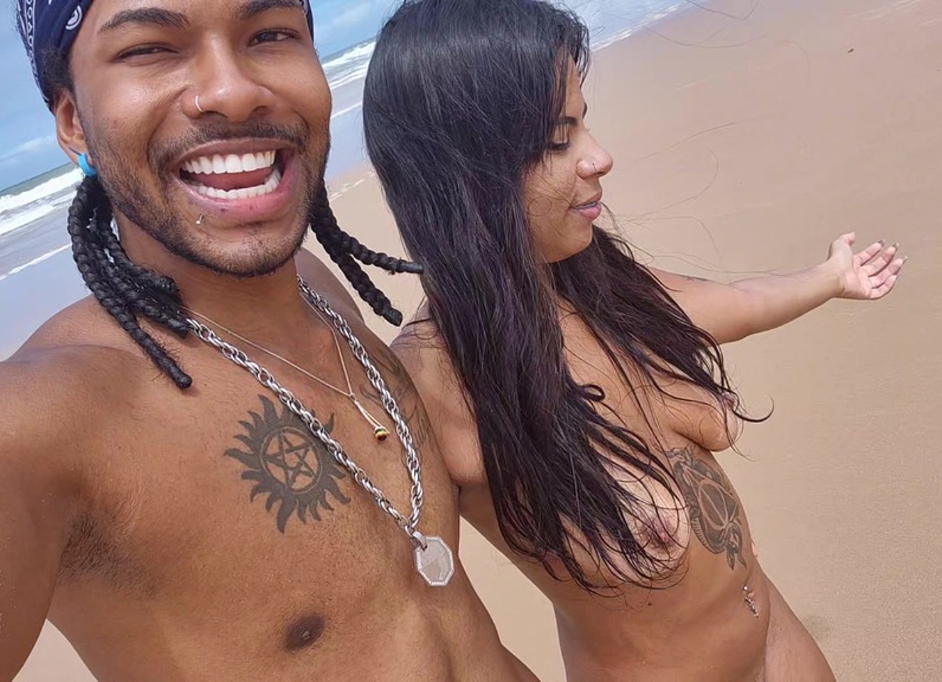 Amigos Fazendo Orgia Na Praia Proibida | Joao O Safado - Lunna Geek - Brinquedo Ator - Pitbullporn - Loira Luxx