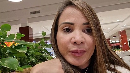 Exibindo minha xota e deu meu cu ate arder