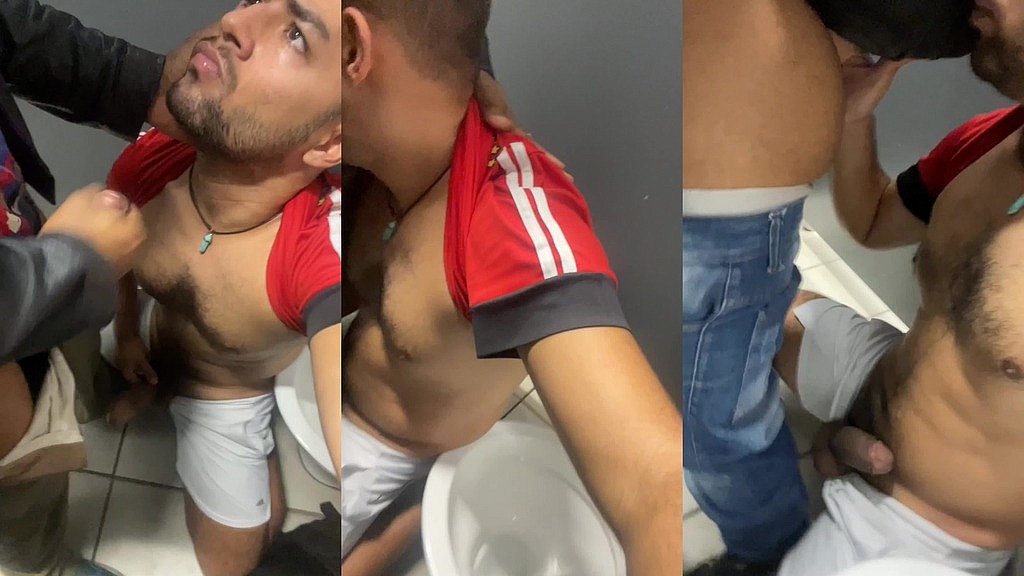 depois do futebol uma mamada no tecnico no vestiario. (Socyal Sem Camisa, Professor Dotadu) depois do futebol uma mamada no tecnico no vestiario. (Socyal Sem Camisa, Professor Dotadu)