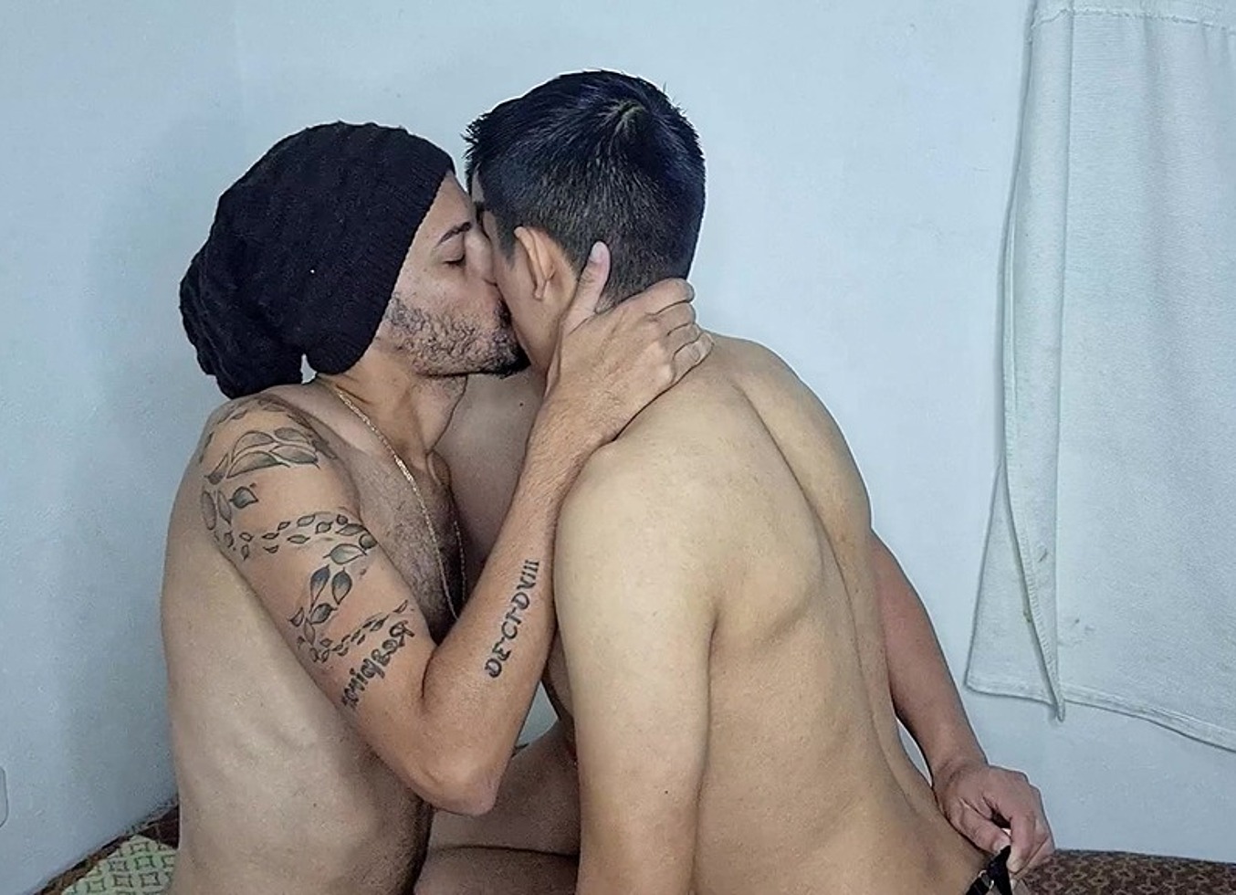 Eu Fodi Os Cuzinhos Desse Casal Latino Fogoso - Foda Completa