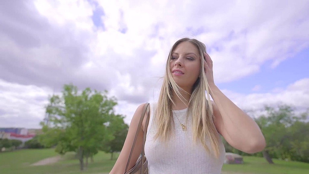 masturbazione in solitaria nel parco (Rebecca Volpetti) solo park masturbation (Rebecca Volpetti)
