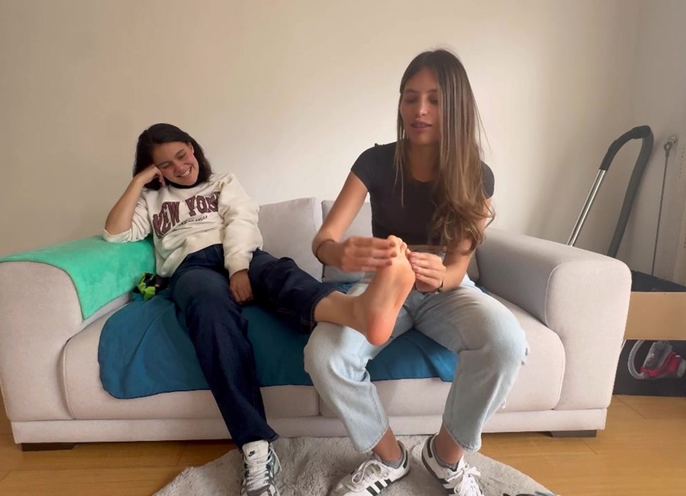 Faces Of Pleasure As They Smell, Massage, And Touch My Sweaty, Dirty Feet Until They Reach Orgasm