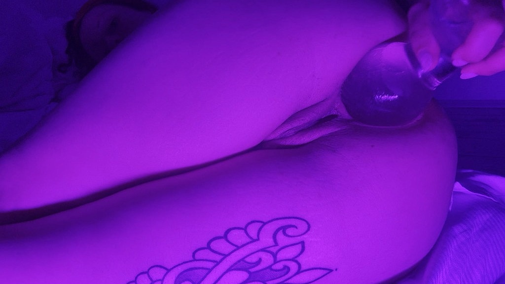 скляна анальна пробка - анальний шльондр тренування. (Стейсі Блум) glass buttplug - anal slut training. (Stacy Bloom)