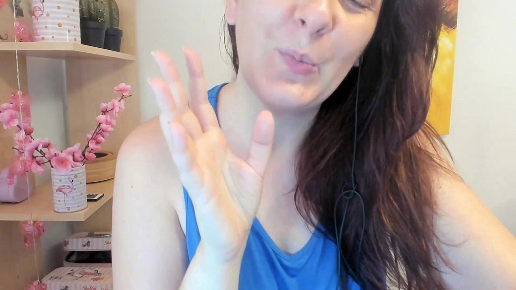 італійська мачуха вчить вас мастурбувати (Ніколетта Ембассі) italian stepmom teaches you how to masturbate (Nicoletta Embassi)