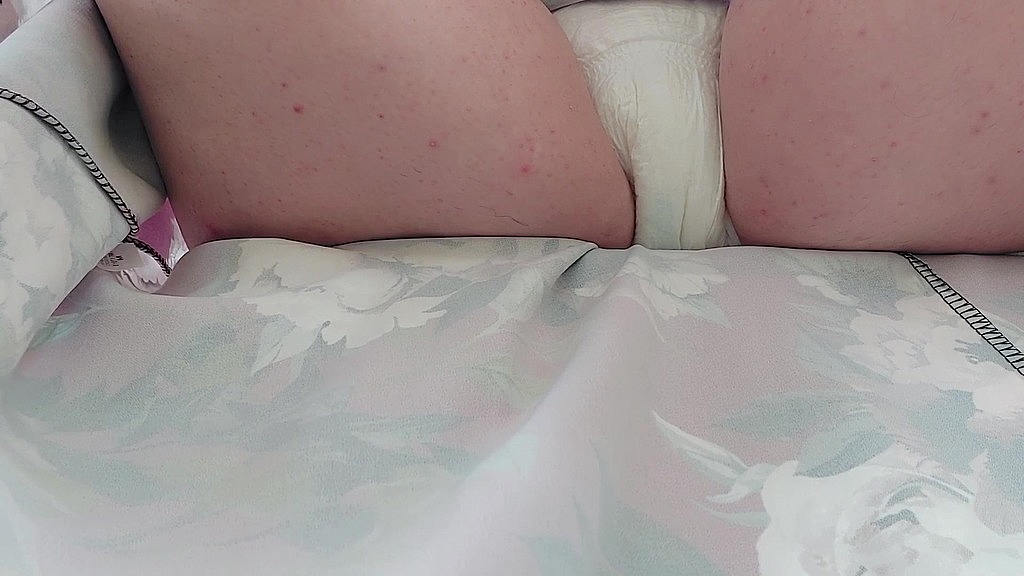 big diaper full of pee in a public place (Nicoletta Embassi) big diaper full of pee in a public place (Nicoletta Embassi)