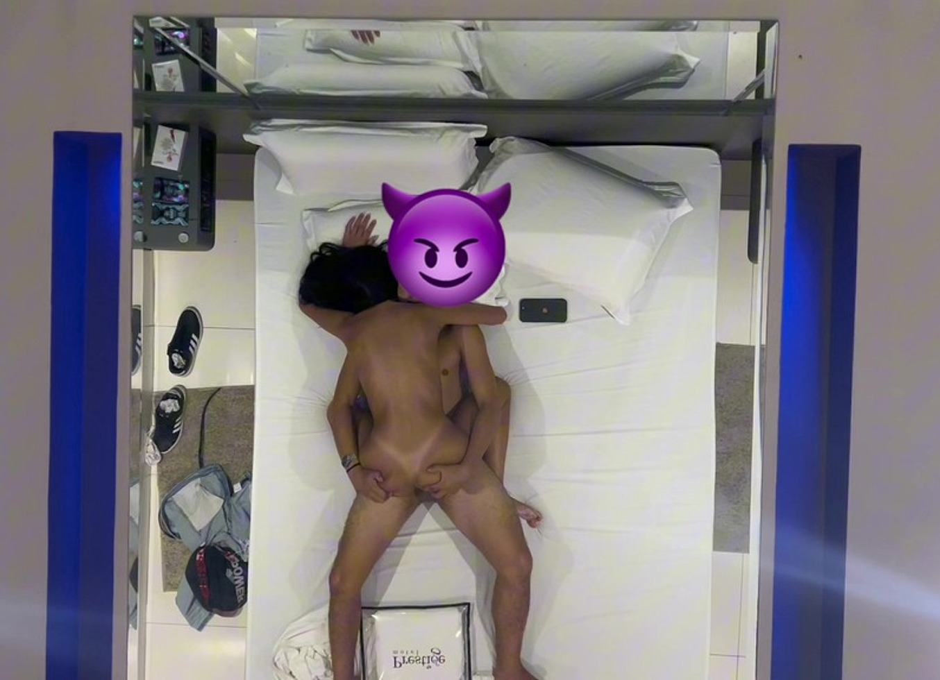 Transando Com Casal Na Glory Hole E Depois Apanhei Do Corninho