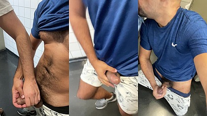 NO BANHEIRO, ATIVO METEU NO CUZINHO DO PASSIVO GOSTOSO, SOCOU NA FRENTE DE TODOS NO MICTORIO.