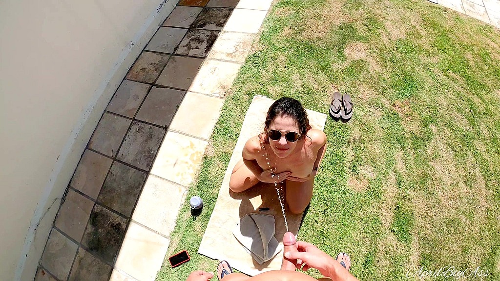 being bathed in the garden of my house while sunbathing!!! (Ragnarok, Aprilbigass) being bathed in the garden of my house while sunbathing!!! (Ragnarok, Aprilbigass)