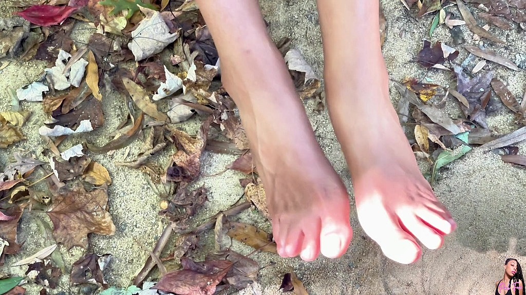 soles in sandy leaves (Pink Foxx) soles in sandy leaves (Pink Foxx)