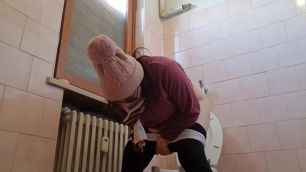 public pee in the bathroom of a bar 4k (Nicoletta Embassi) public pee in the bathroom of a bar 4k (Nicoletta Embassi)