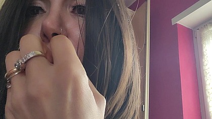 lavinia della love trova le riviste porno del figliastro-stepmom Lavinia finds something...