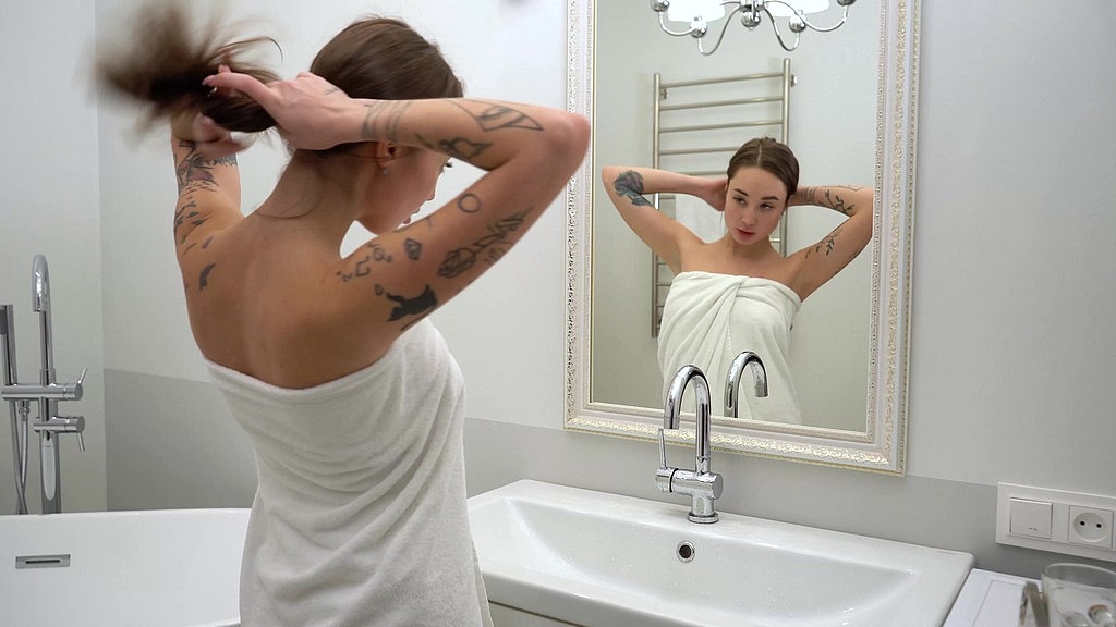 Skinny Teen Stretching Her Tight Ass First Time