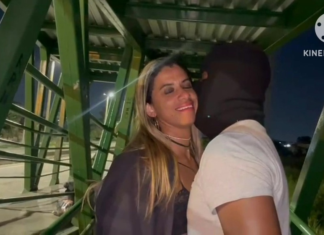 Esposa Dando Pra Um Fa Na Via Publica Via Light