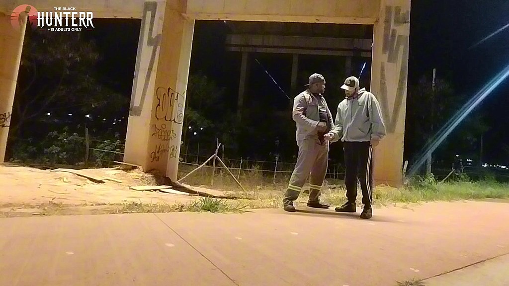 motoqueiro ve trabalhador mijando volta e oferece uma mamada (The Hunter Black, Putoallamsp) motoqueiro ve trabalhador mijando volta e oferece uma mamada (The Hunter Black, Putoallamsp)