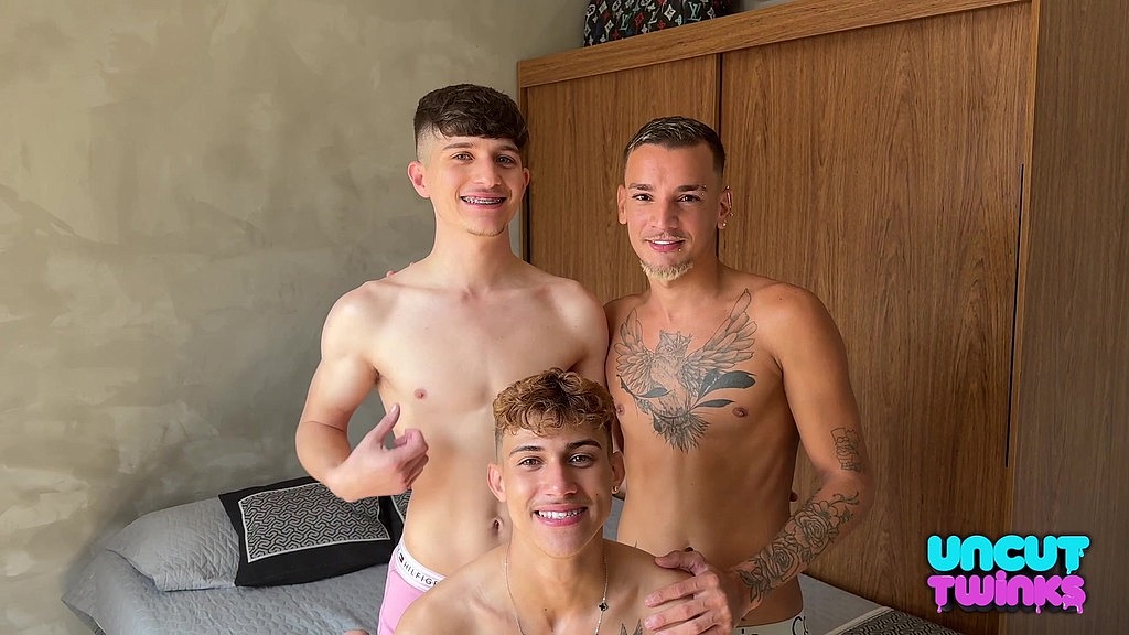 novinho branquinho fode o cuzinho virgem do amigo depois do fubetel (Jhulian moura, Novin carioca) novinho branquinho fode o cuzinho virgem do amigo depois do fubetel (Jhulian moura, Novin carioca)