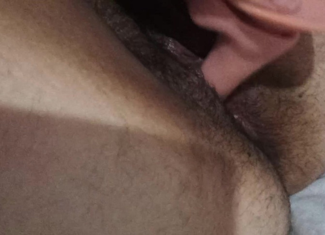 Penetrei Minha Bucetinha Virgem Com Um Dildo Fino, Mas Quero Um Pau De Verdade Me Comendo