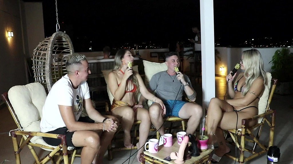 antes de entrar no liberal tinha o ciumes, e a regra e transar, menos beijar - elo cardone e victor mustang (прозорий/червоний) (Бруна Карлос, Матеус Каетано, Ело Кардоне, Віктор Мустанг) antes de entrar no liberal tinha o ciumes, e a regra e transar, menos beijar - elo cardone e victor mustang (sheer/red) (Bruna Carlos, Matheus Caetano, Elo Cardone, Victor Mustang)