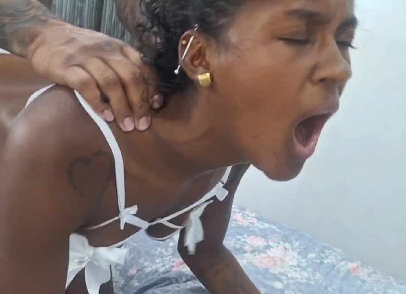 Provoquei Meu Padrasto So De Calcinha E Acabei Fudendo Gostoso Com Ele