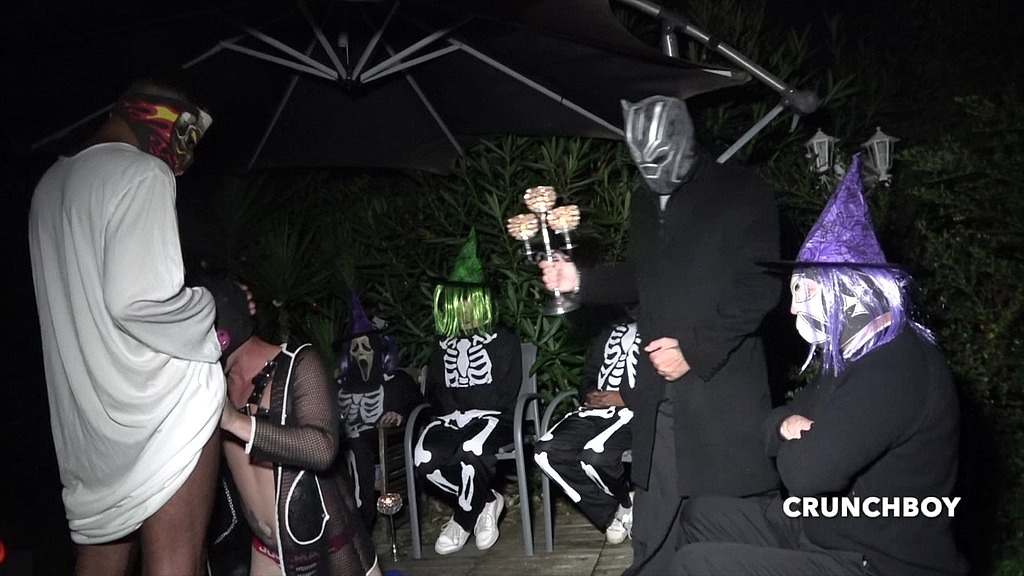 il se fait baiser dehors pendant la nuit d halloween (JESS ROYAN, Apolo Adrii, Douglas Smith2, Crunch rafamarco, Dim Bdx, Will Kox, Brakko, Mystic black) il se fait baiser dehors pendant la nuit d halloween (JESS ROYAN, Apolo Adrii, Douglas Smith2, Crunch rafamarco, Dim Bdx, Will Kox, Brakko, Mystic black)