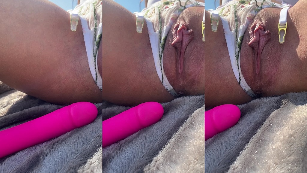 my horny pussy on a walk (Alisa Lovely) my horny pussy on a walk (Alisa Lovely)