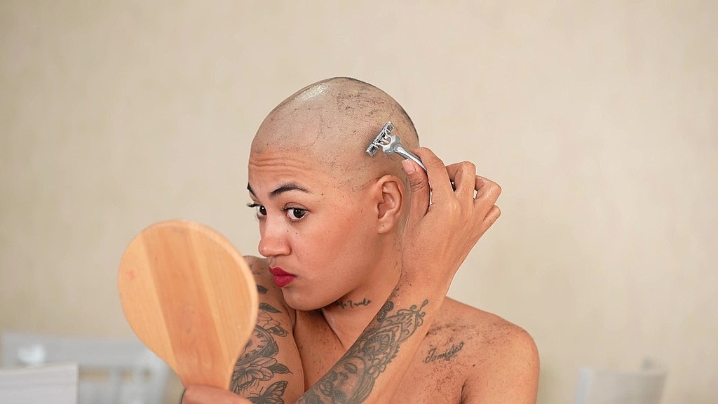 emma s ultimate transformation: from curls to confident! (step 3) (Emma bald, Haircutter bald) emma s ultimate transformation: from curls to confident! (step 3) (Emma bald, Haircutter bald)