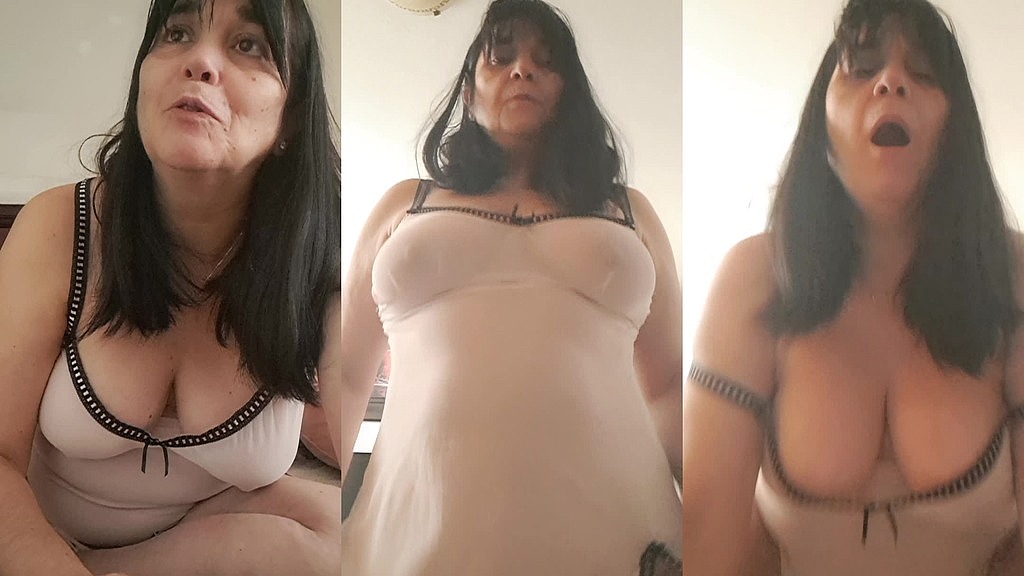 мачуха спостерігає за членом пасинка, розпалюється і відчуває оргазм (Monsecarvajal) stepmom watching stepson s cock and gets horny and feels orgasm (Monsecarvajal)