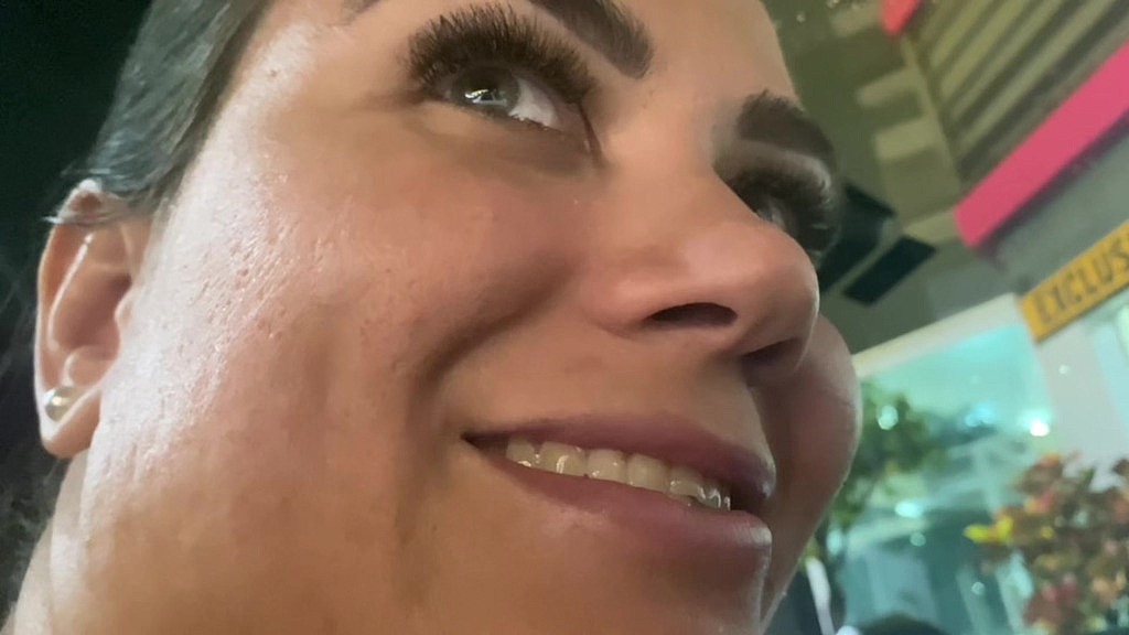 marido sai com esposa pelas ruas de sao paulo a procura de um comedor para saciar sua lascivia (Lobo Australiano, Daniela Baker, Murilo Moreno) marido sai com esposa pelas ruas de sao paulo a procura de um comedor para saciar sua lascivia (Lobo Australiano, Daniela baker, Murilo moreno)