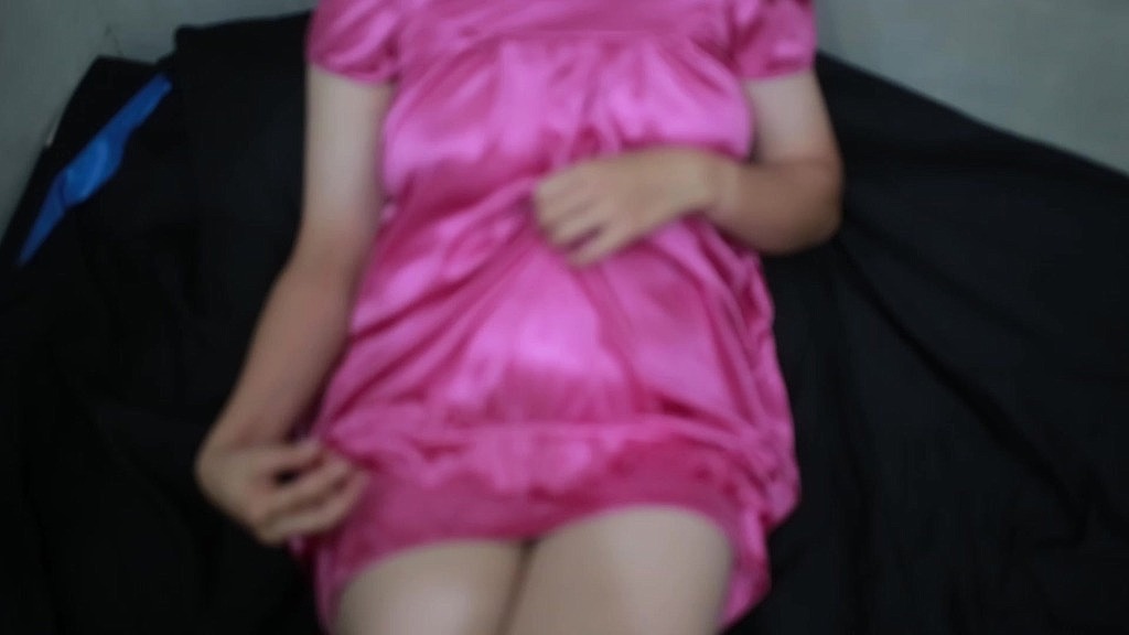 мастурбація в моїй рожевій атласній білизні (Silk Satin66) masturbation in my pink satin lingerie (Silk Satin66)