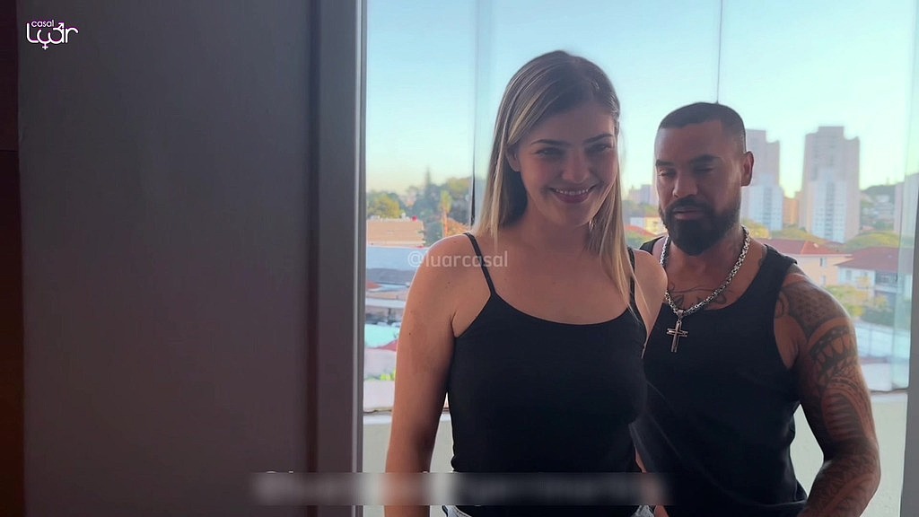 marido chega em casa e encontra esposa com massagista (Guilherme Gaucho, Ary Casal Luar, Luiz Casal Luar) marido chega em casa e encontra esposa com massagista (Guilherme Gaucho, Ary Casal Luar, Luiz Casal Luar)