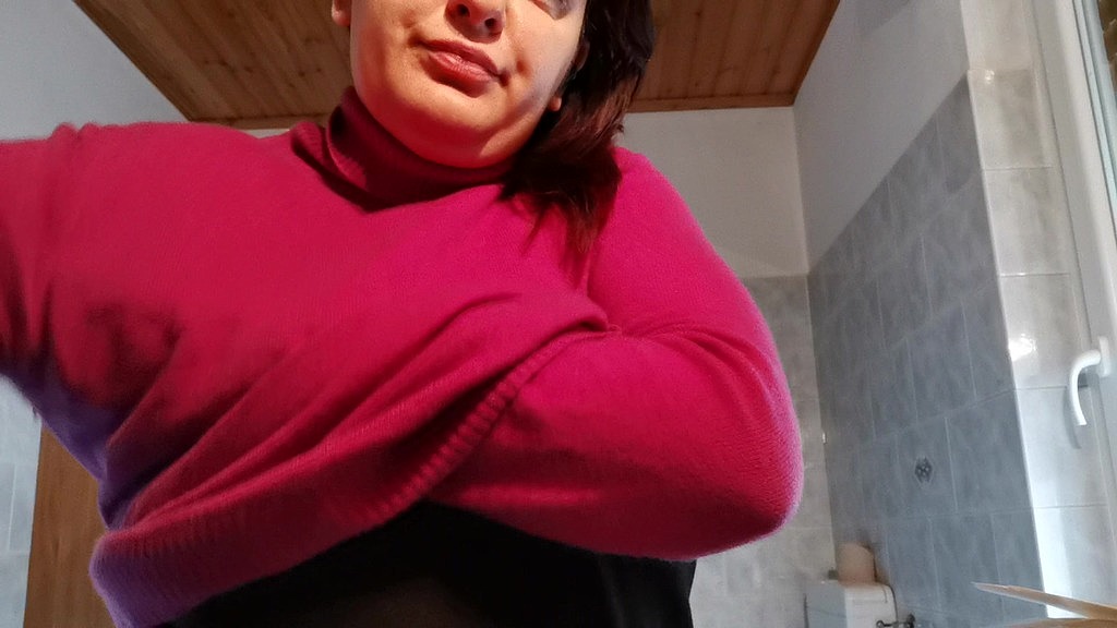 nicoletta dyes herself and makes you look at everything (Nicoletta Embassi) nicoletta dyes herself and makes you look at everything (Nicoletta Embassi)