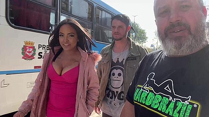 Morena latina desafia dois machos e pede uma DP