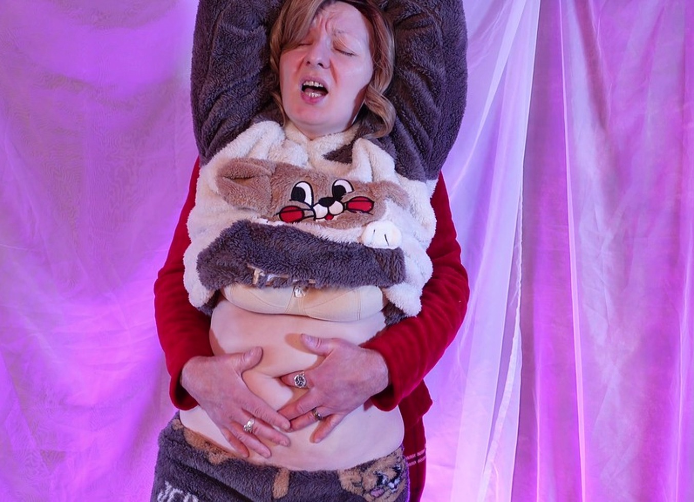 He Poke My Navel Till Bellygasm!!!! Belly Button Fetish Video