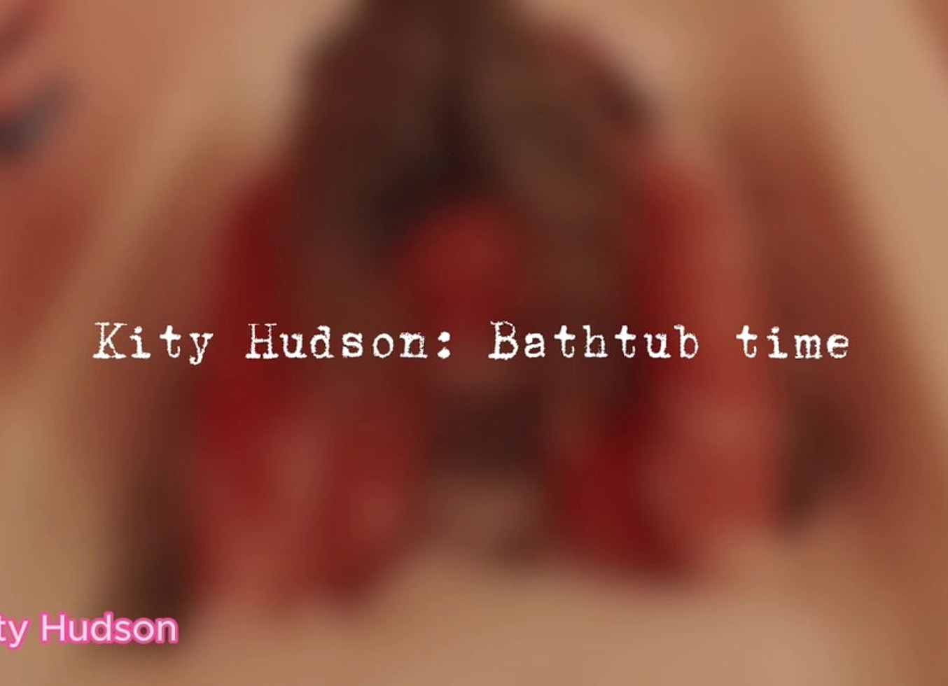 Kity Hudson Bath Tub Time