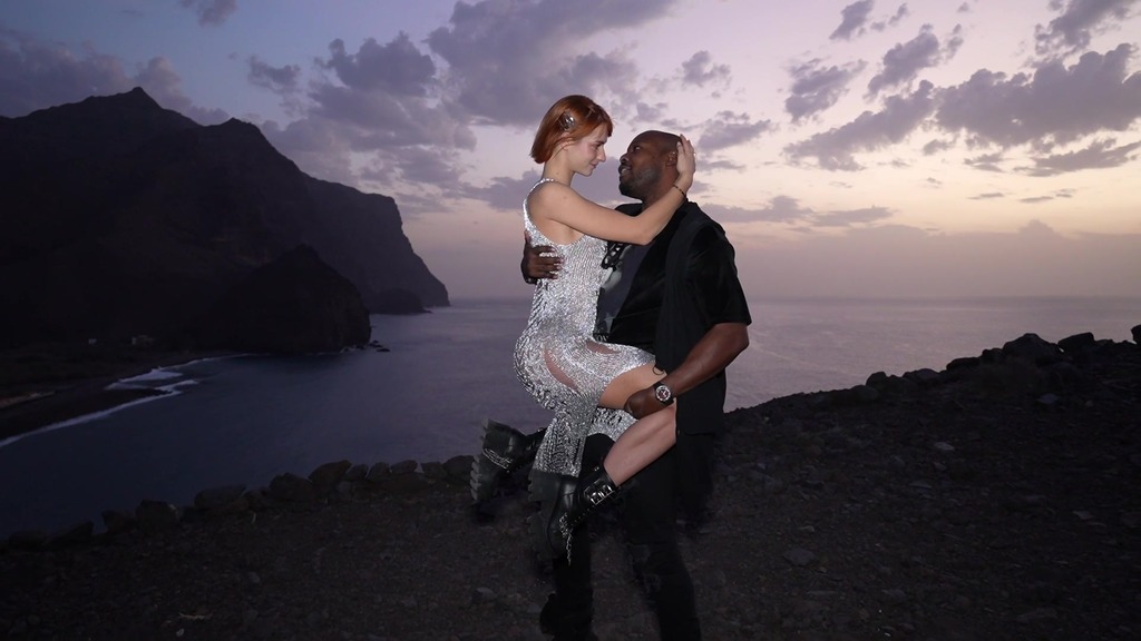 squirting in public bbc fucks me hardcore on the beach