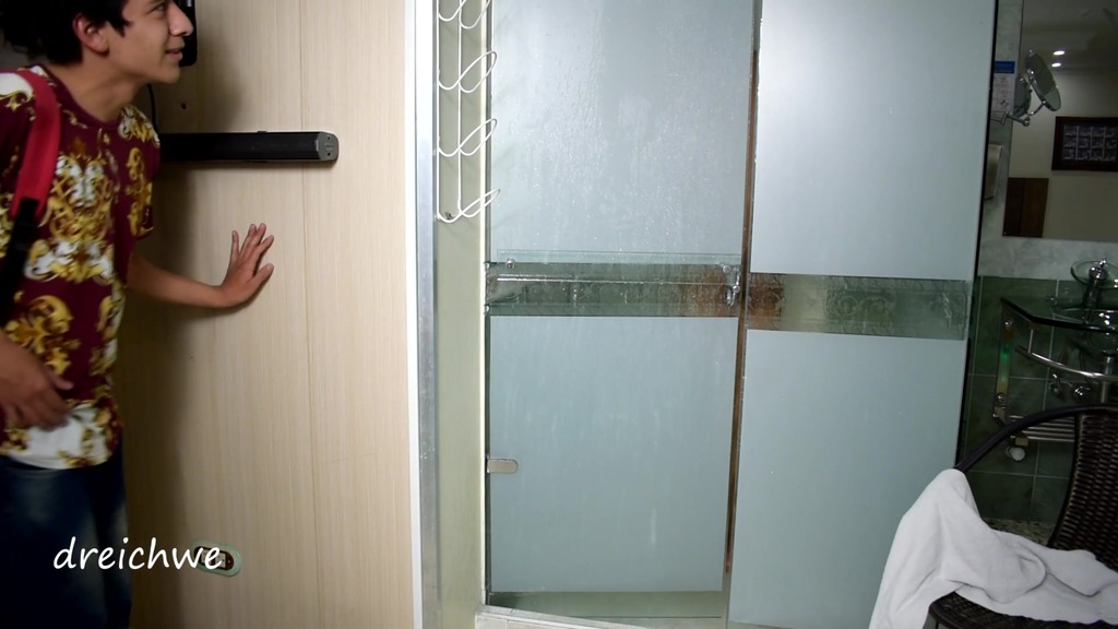 me la meto mientras se bana la verga