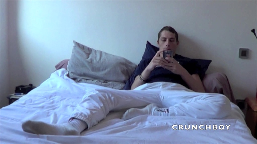 jeune mec de 20 ans baise par son pote de 23 ans (Fabien crunchfooteux, Bastien Crunchy) jeune mec de 20 ans baise par son pote de 23 ans (Fabien crunchfooteux, Bastien Crunchy)