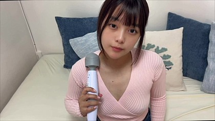 ジーンズ履きながら電マでおまんこを押し当ててたら気持ちよくなりました...