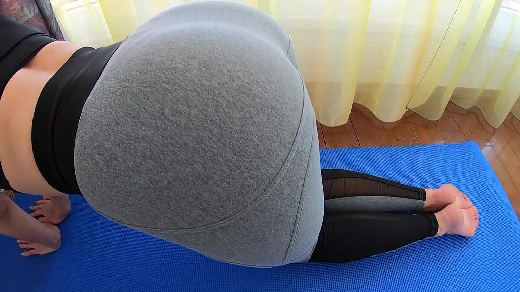 i love doing yoga in the morning in these tight leggings (Alisa Lovely) i love doing yoga in the morning in these tight leggings (Alisa Lovely)