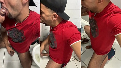 ENCOMENDEI UNS DOCES COM UMA AMIGA E O MARIDO DELA VEIO TRAZER AS COISAS COMIGO ONTEM A TARDE, NO CAMINHO PASSAMOS NO BANHEIRO E SIM ROLOU, EU COMI ELE E ELE ME FODEU, FOI UMA DELICIOSA SURPRESA.