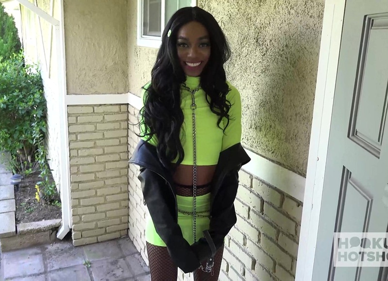 Chocolate Babe Chenal Skye Takes That Big Dick Up The Ass!