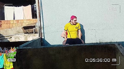 Malokas flagrados transando na laje tesao ao sol