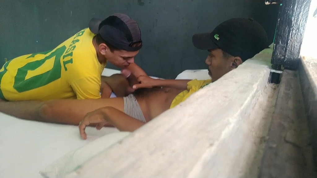 sexo na favela depois do futebol com dois safados me leitando (Caio Vilar, Romulo Nickoo, Ranomope) sexo na favela depois do futebol com dois safados me leitando (Caio Vilar, Romulo Nickoo, Ranomope)