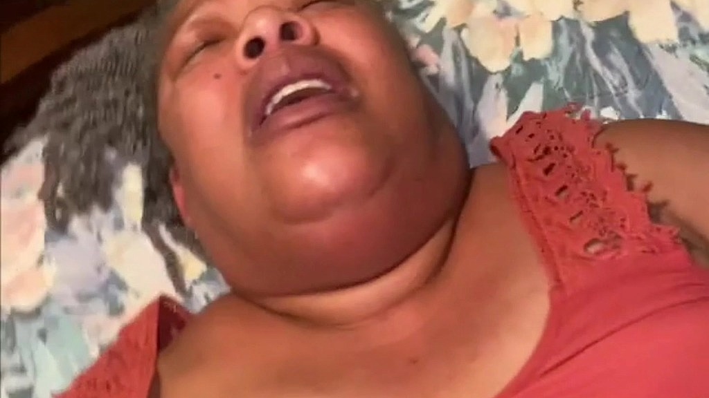 дуже збуджена бабуся (Nackme_Production, Granny_Roxy) very horny granny (Nackme_Production, Granny_Roxy)