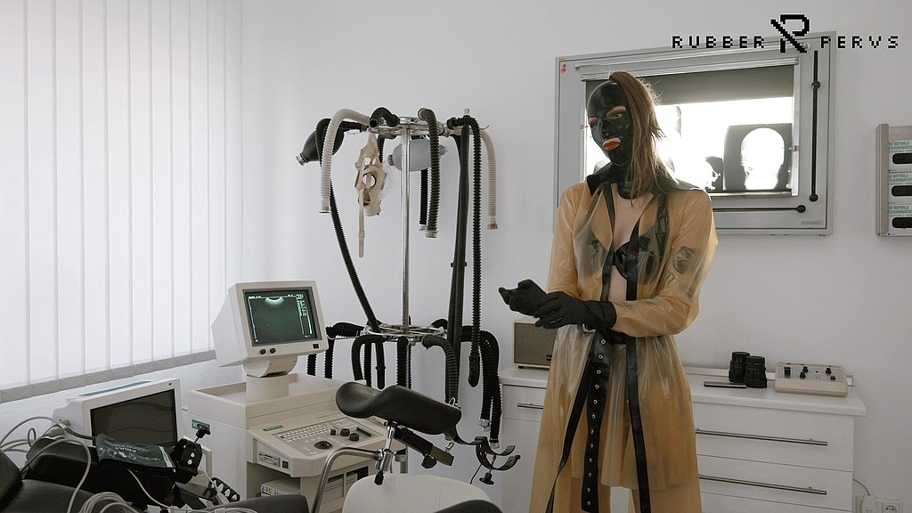 rubber-mistress prepares the clinic for examination (Rubber) rubber-mistress prepares the clinic for examination (Rubber)