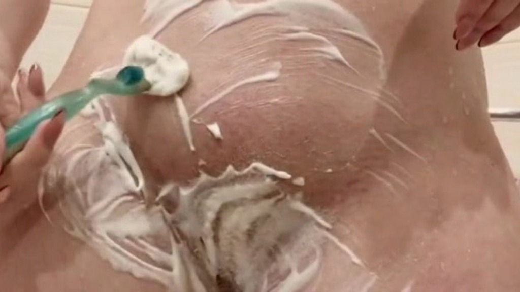 je m epile dans ma douche (Oceane) je m epile dans ma douche (Oceane)