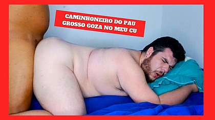 Caminhoneiro Da Rola Grande e Grossa Alivia o Tesao Fodendo Rabo de Homem No Sigilo (COMPLETO)