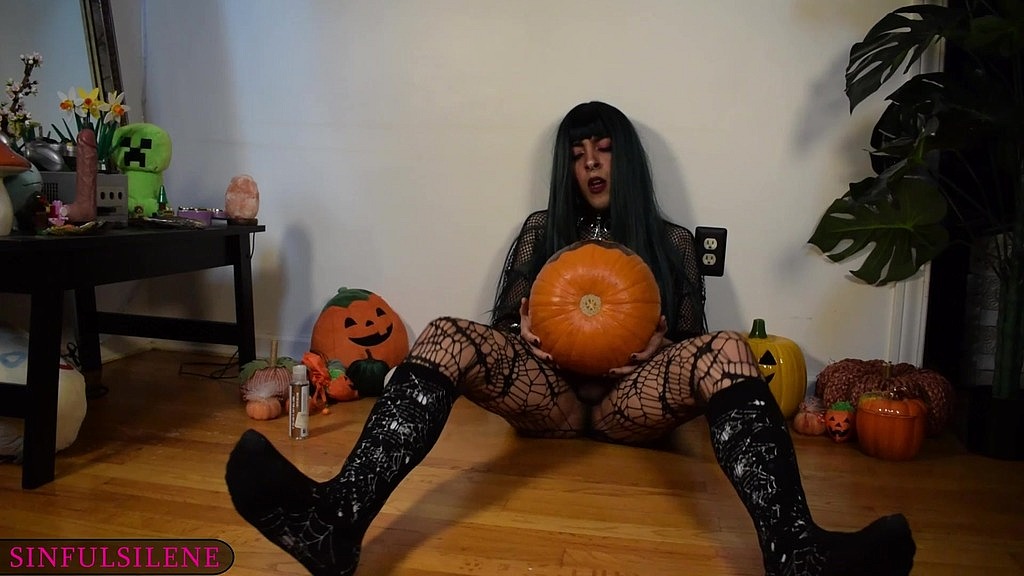 goth transgirl silene stuffs pumpkin (Sinful Silene) goth transgirl silene stuffs pumpkin (Sinful Silene)